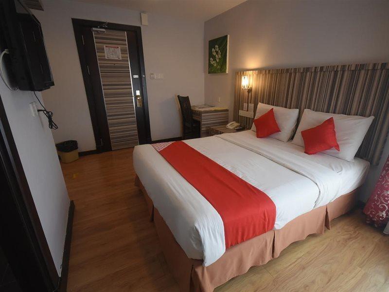 Super Oyo 985 Hotel Nur Мири Экстерьер фото