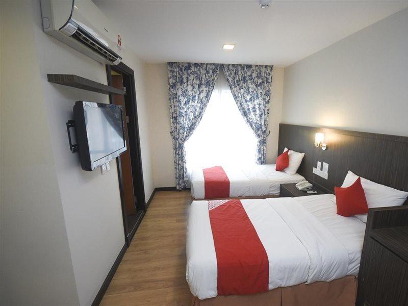Super Oyo 985 Hotel Nur Мири Экстерьер фото