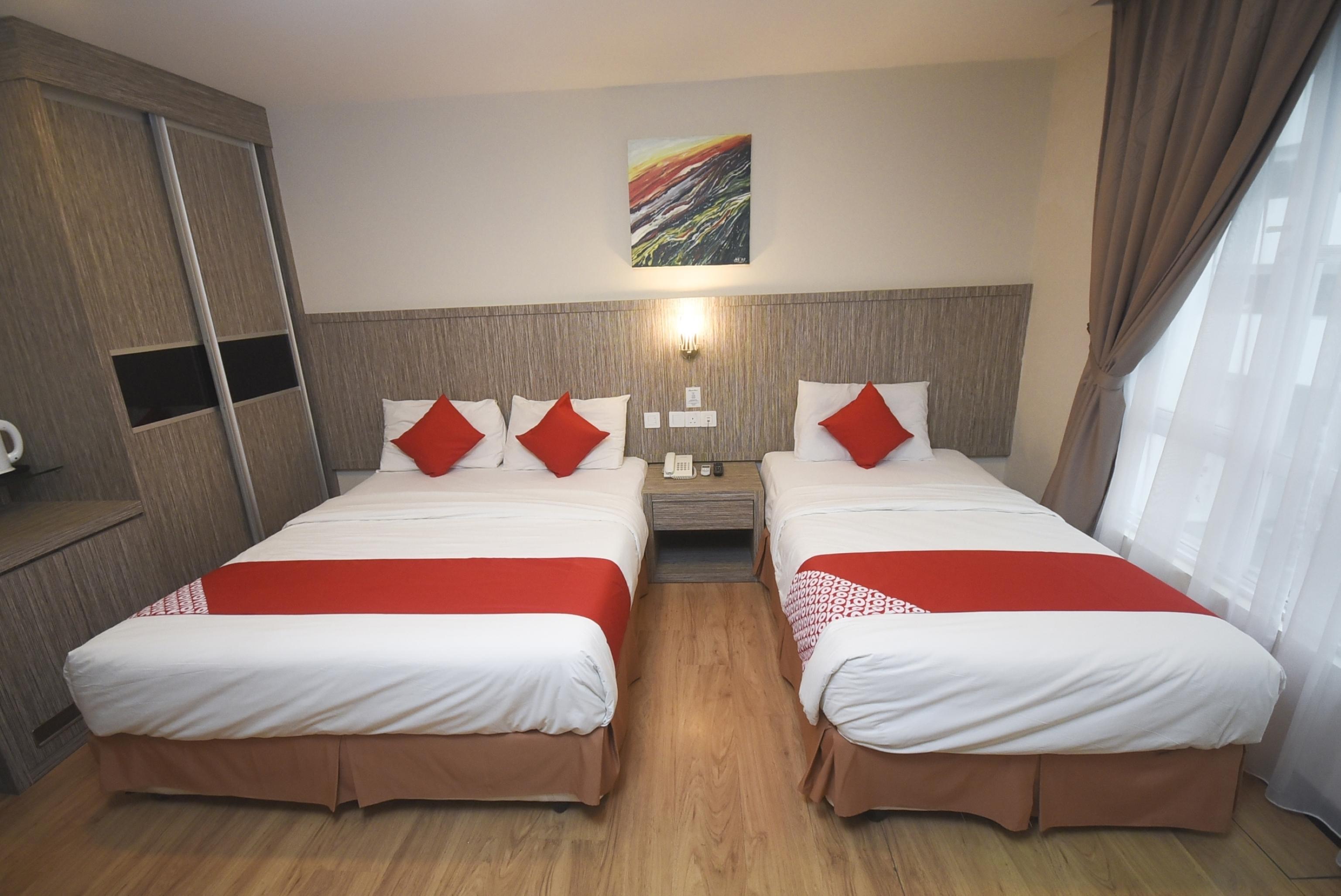Super Oyo 985 Hotel Nur Мири Экстерьер фото