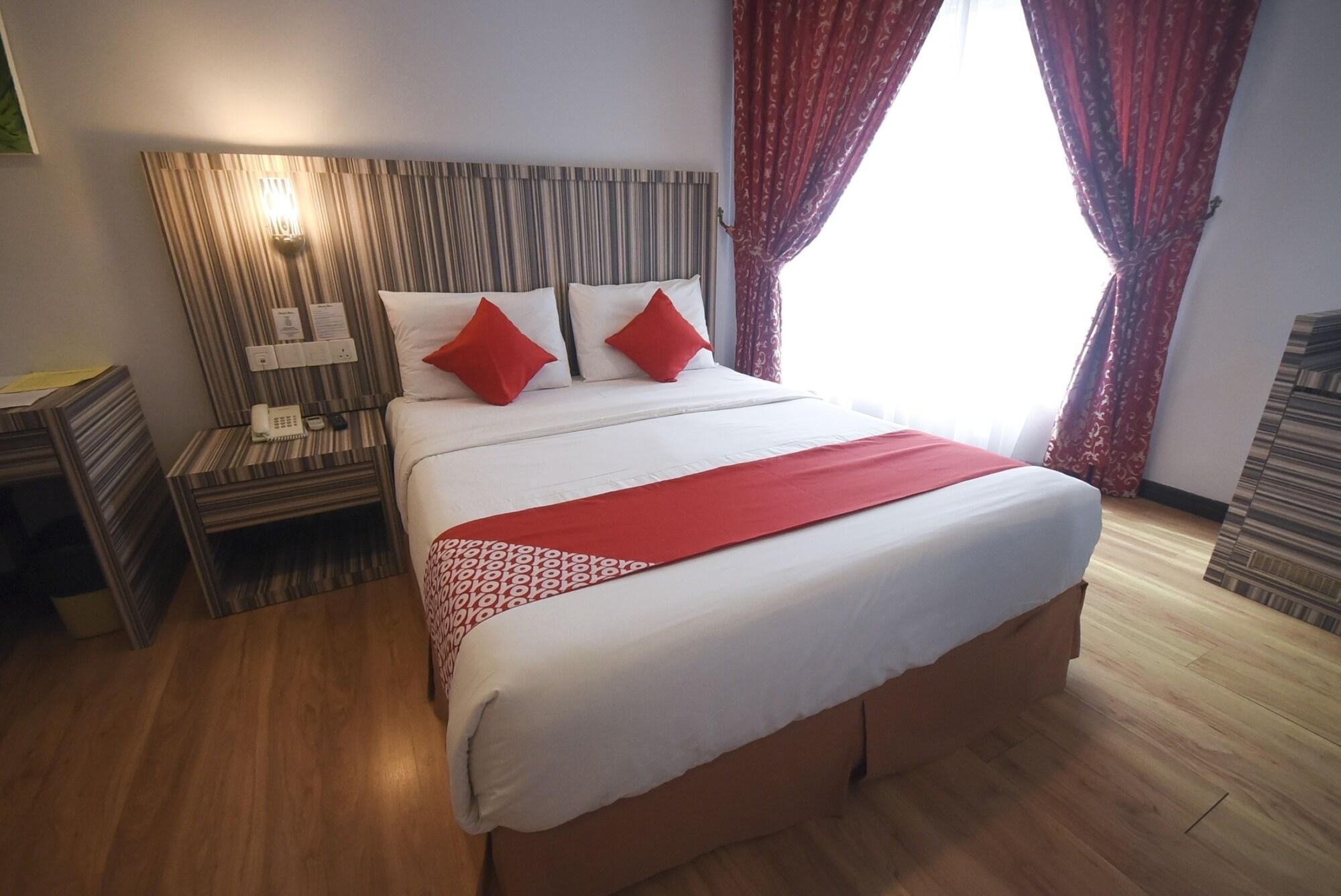 Super Oyo 985 Hotel Nur Мири Экстерьер фото