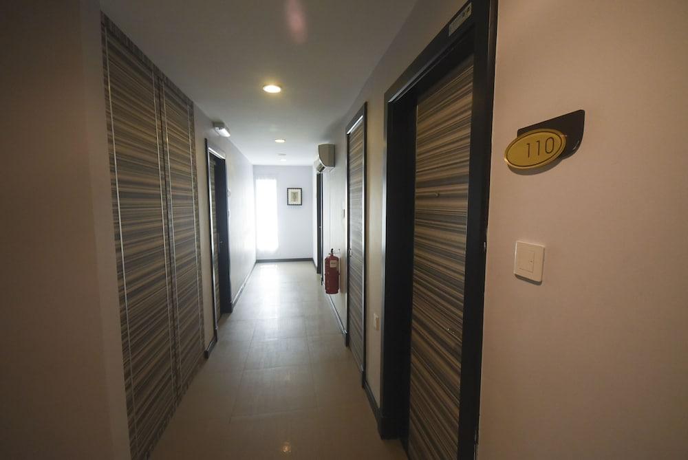 Super Oyo 985 Hotel Nur Мири Экстерьер фото