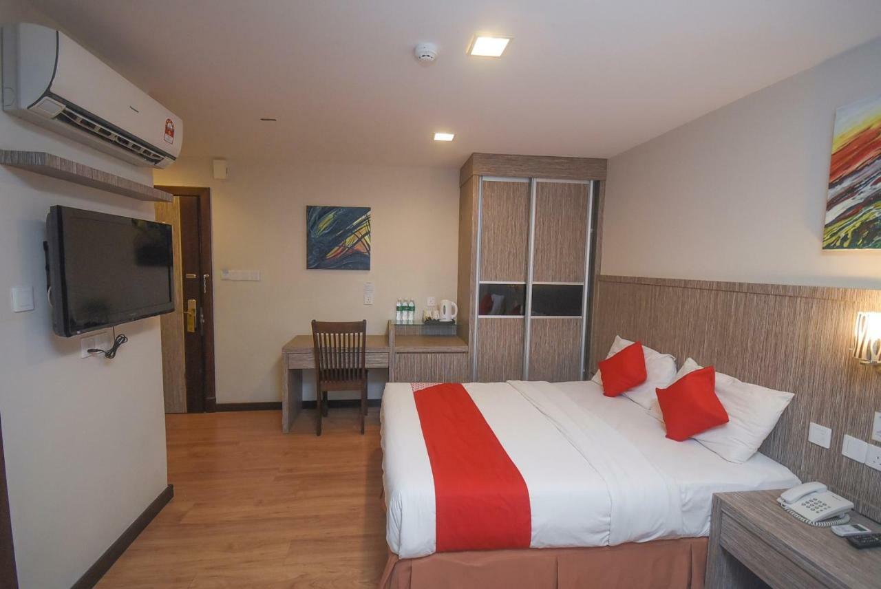 Super Oyo 985 Hotel Nur Мири Экстерьер фото