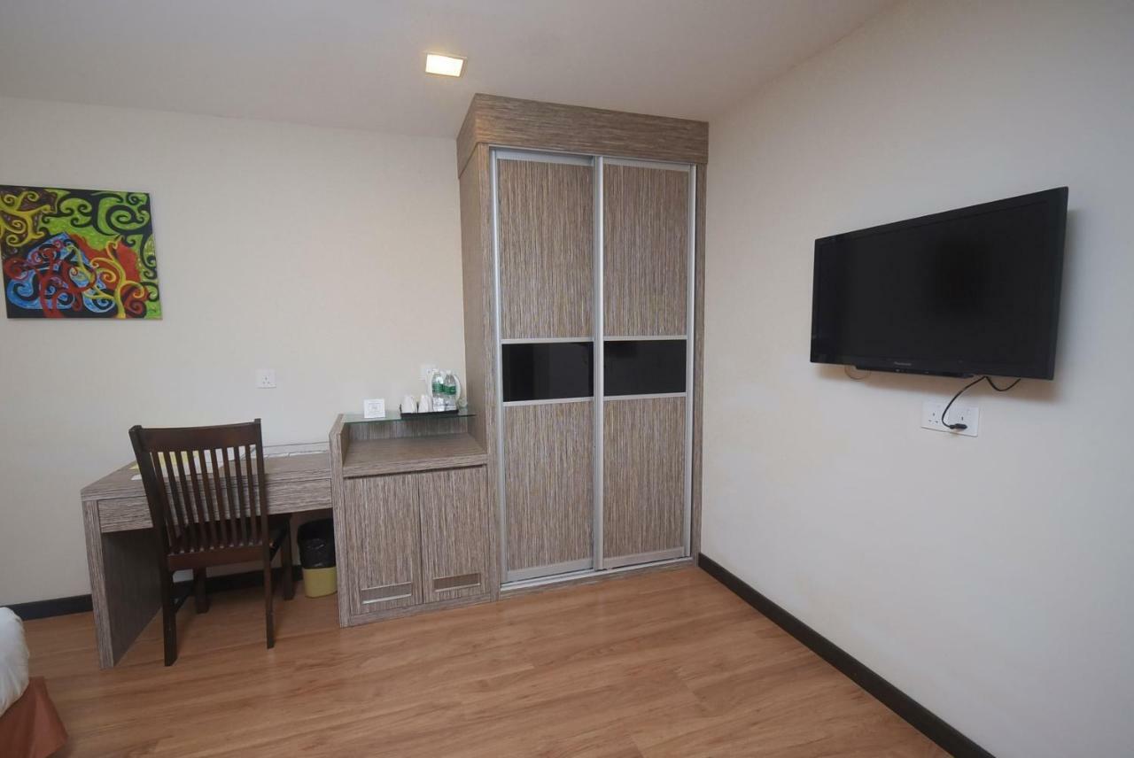 Super Oyo 985 Hotel Nur Мири Экстерьер фото